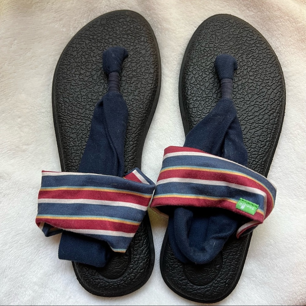 Sanuk Women’s sandals size 9